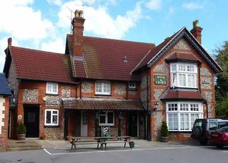 ホテル The Rose & Crown Bulford エクステリア 写真