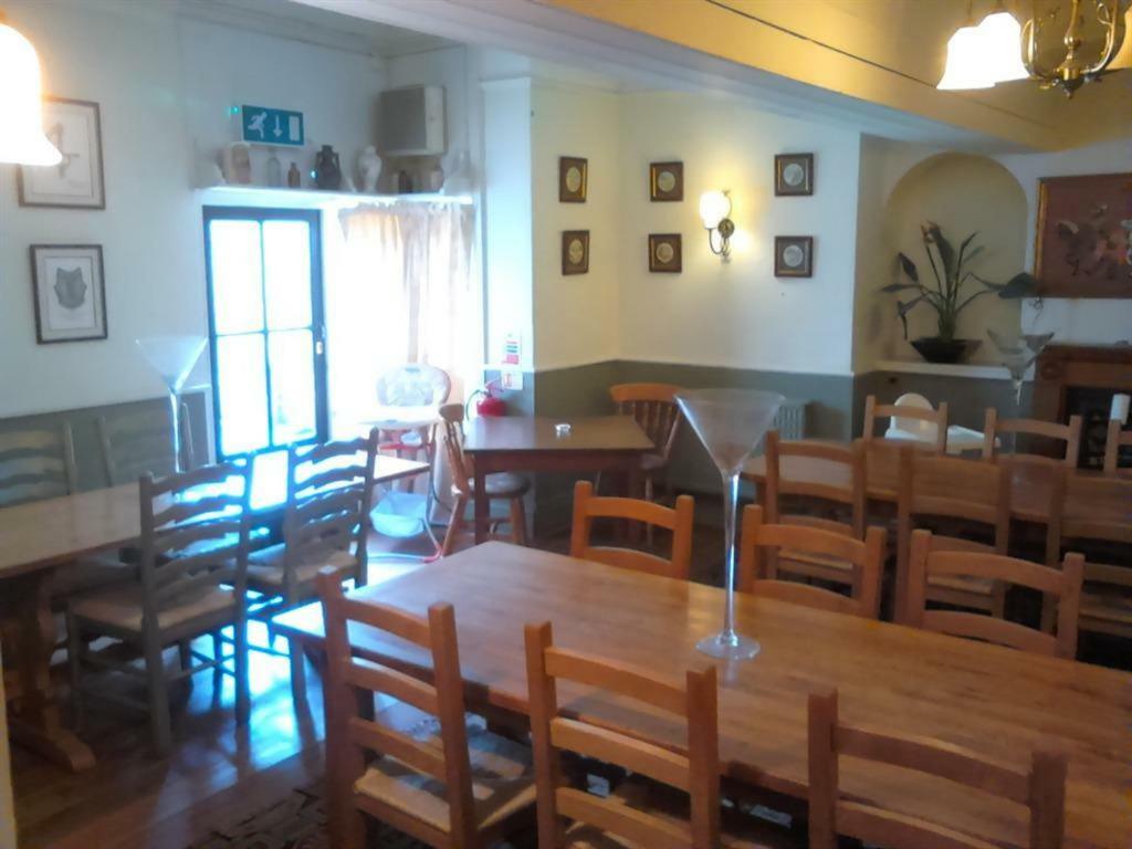 ホテル The Rose & Crown Bulford エクステリア 写真